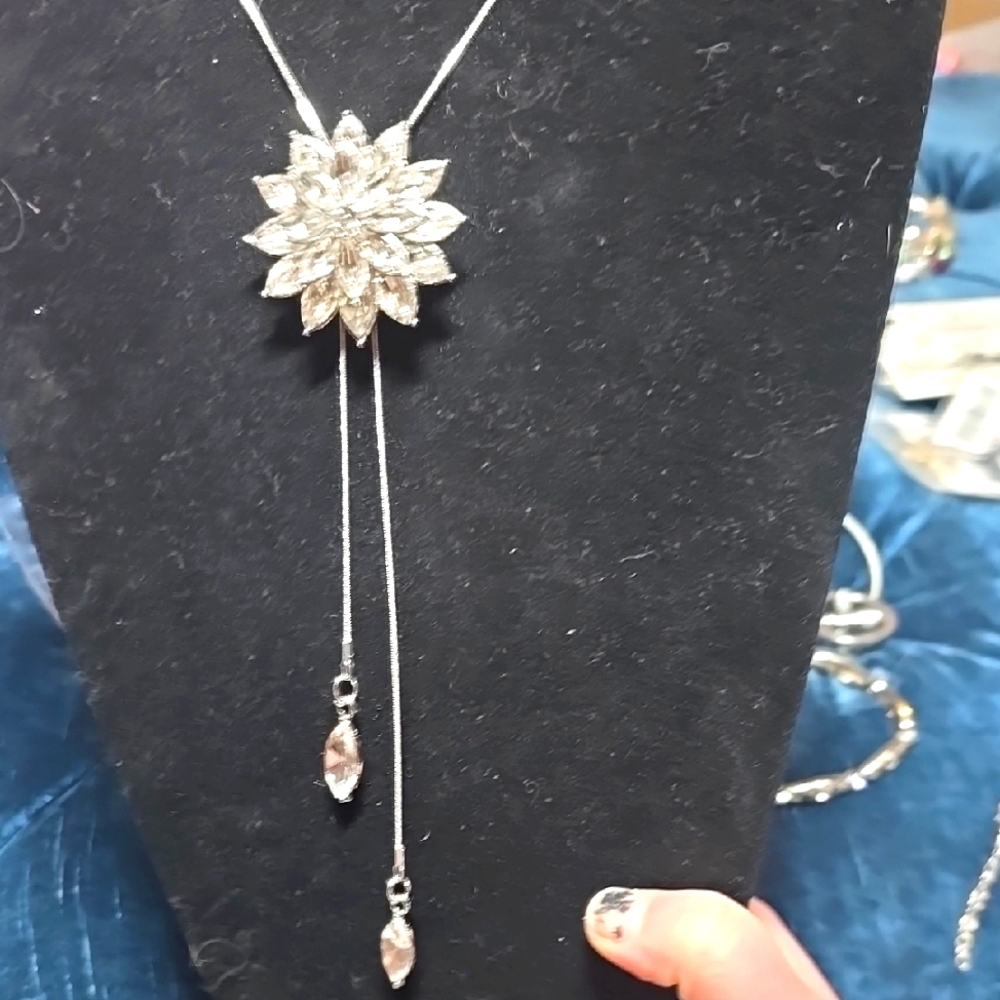 Elegant Silver Floral Adjustable Pendant Necklace Hangs to 18in